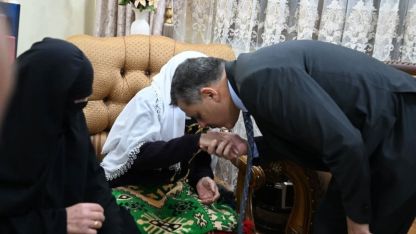 Vali Çiftçi 95 yaşındaki Şahteret nineyi evinde ziyaret etti