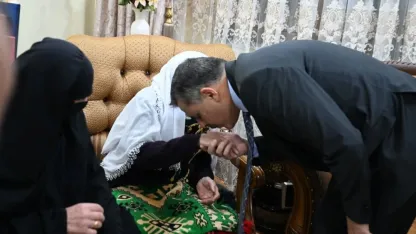 Vali Çiftçi 95 yaşındaki Şahteret nineyi evinde ziyaret etti