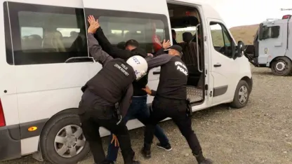 Erzincan’da çevik kuvvetten gerçeğini aratmayan tatbikat