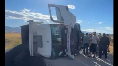 Asfalt yüklü kamyon devrildi: 1 yaralı