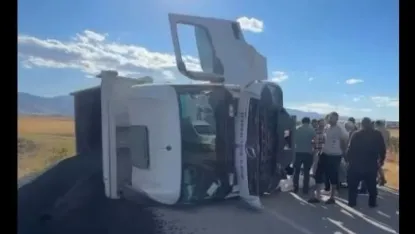 Asfalt yüklü kamyon devrildi: 1 yaralı