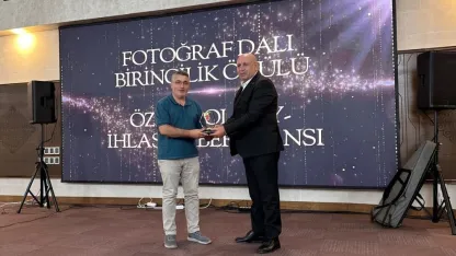İHA muhabiri Özkan Olcay, birincilik ödülünü aldı