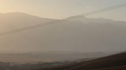 Yüksekova'da toz bulutu etkili oldu