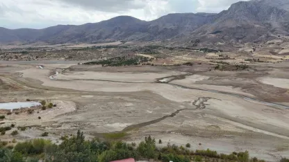 Sürgü Barajı kuruma noktasına geldi