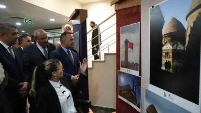Hediye fotoğraf makinesiyle engelleri aştı