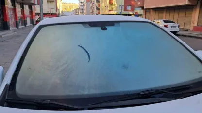 Kars buz kesti: Termometreler eksi 7’yi görünce araç camları buz tuttu