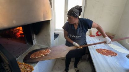 Hakkari'de Yüksekova’da aile destanı: Bahçesinden topladı, evini lokantaya çevirdi