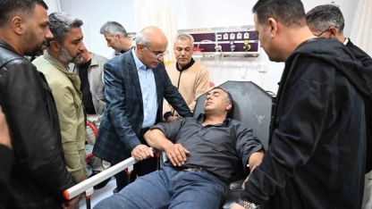Malatya’da yol yapım ekibini taşıyan minibüs kaza yaptı: 4 yaralı