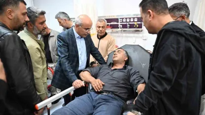 Malatya’da yol yapım ekibini taşıyan minibüs kaza yaptı: 4 yaralı