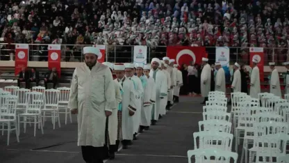 Erzincan'da Kur’an’ı ezberleyen 75 erkek, 88’i kız öğrenci hafızlık icazetlerini aldı