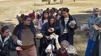 Erzurum'da öğrenciler doğa ile iç içe eğlendi