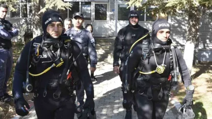 Kurbağa adamlar ve deniz polisi Van Gölü’nde kaçakçılara göz açtırmıyor