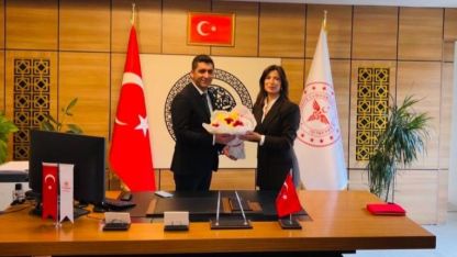 Tayini çıkan sağlık müdürüne kalabalık uğurlama
