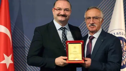 Erzurum'da kurumsal vefa ve hizmet ödülleri ile emek ve vefaya vurgu