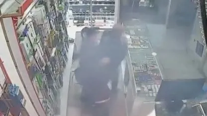 Cep telefonu bataryası bomba gibi patladı