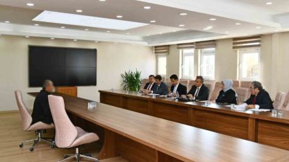 Vali Çiçek, halk gününde talepleri dinledi