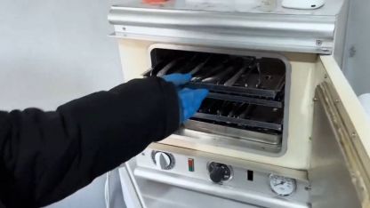 Iğdır’da sahte diş kliniğine operasyon: Yüklü miktarda döviz ve TL ele geçirildi