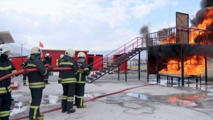 Erzincan’da hizmete sokulan itfaiye eğitim merkezinde tatbikat