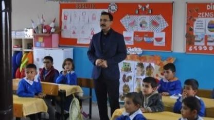 Akyaka Kaymakamı Demirtaş, okul ziyaretlerini sürdürüyor
