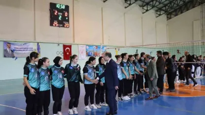 Erzurum Oltu'da Mehmet Akif Ortaokulu ilçe şampiyonu oldu