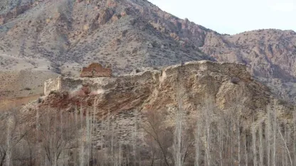 Erzurum’daki Kız ve Oğlan Kalesi ilgi bekliyor