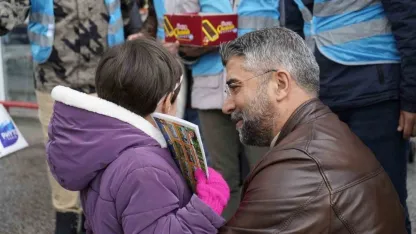 AK Parti İl Başkanı Küçükoğlu, pazar esnafında vatandaşlarla buluştu