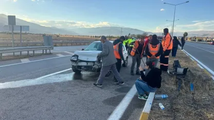 Erzincan'da trafik kazası: 2 yaralı