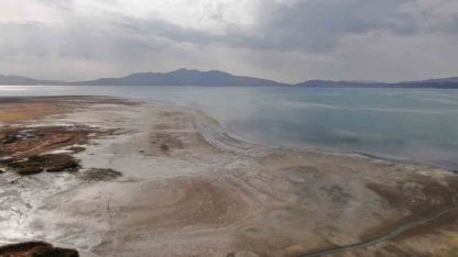 Van'ın Erçek Gölü'nde kuraklık tehlikesi artıyor
