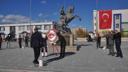 Bulanık’ta 29 Ekim Cumhuriyet bayramı çelenk koyma töreni yapıldı