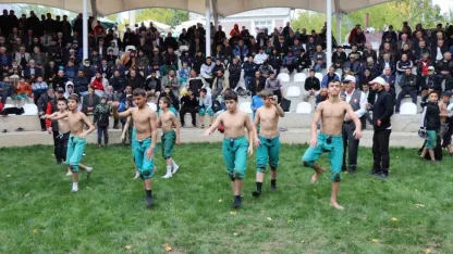 Uzundere'de Cumhuriyet ile yaşıt karakucak güreşleri