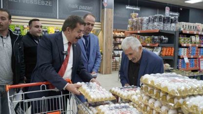 Ak Parti Erzurum Milletvekili Abdurrahim Fırat, Halk Pazarı marketinde alışveriş yaptı