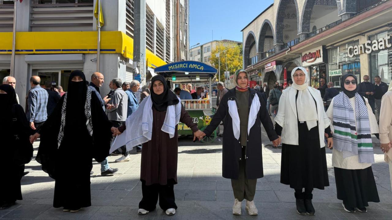 Ağrı AK Parti Kadın Kolları’ndan Gazze’ye Destek: “Barış Kadınla Mümkündür”
