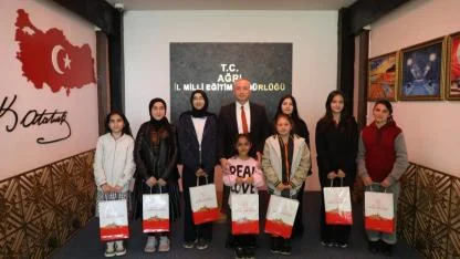 Ağrı'da Cumhuriyet Coşkusu Ödül Töreniyle Zirveye Çıktı