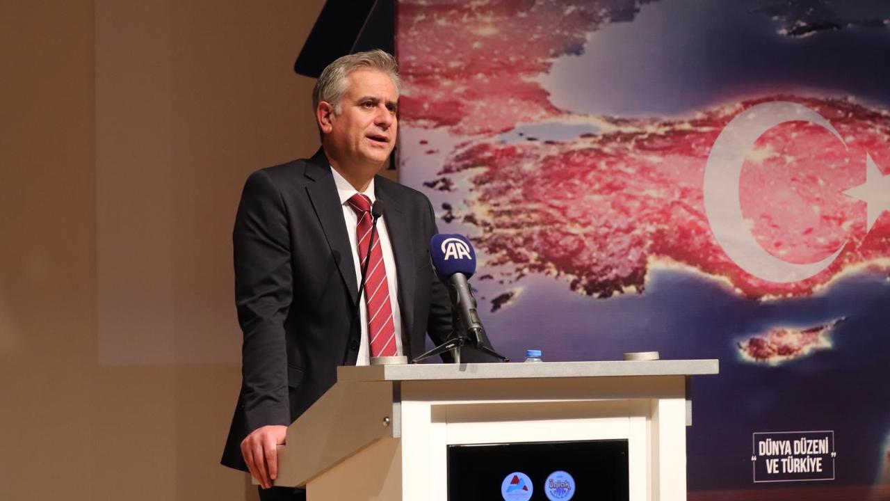 Ağrı’da ‘Dünya Düzeni ve Türkiye’ programına yoğun ilgi