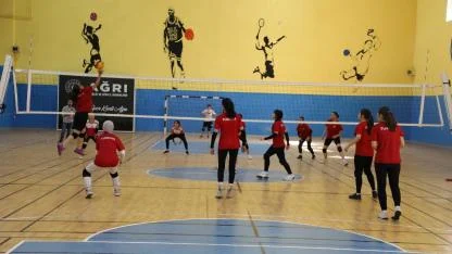 Ağrı’da Dünya Kız Çocukları Günü, voleybol sahasında kutlandı