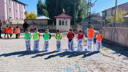 Ağrı’da Öğrenciler Geleneksel Oyunlarla Hem Eğlendi Hem Öğrendi