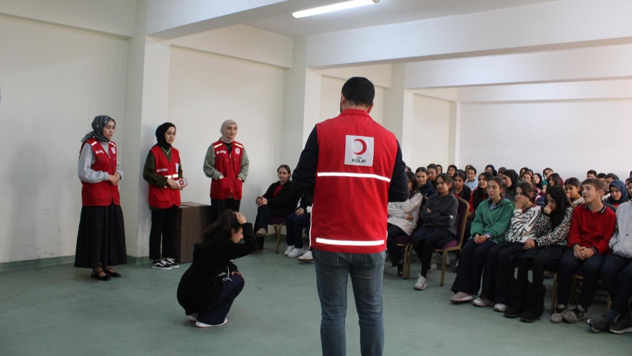 Ağrı’da öğrencilere afet ve ilk yardım bilinci kazandırılıyor