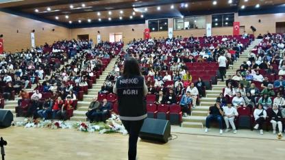 Ağrı’da Üniversite Öğrencilerine Emniyetten Bilgilendirme