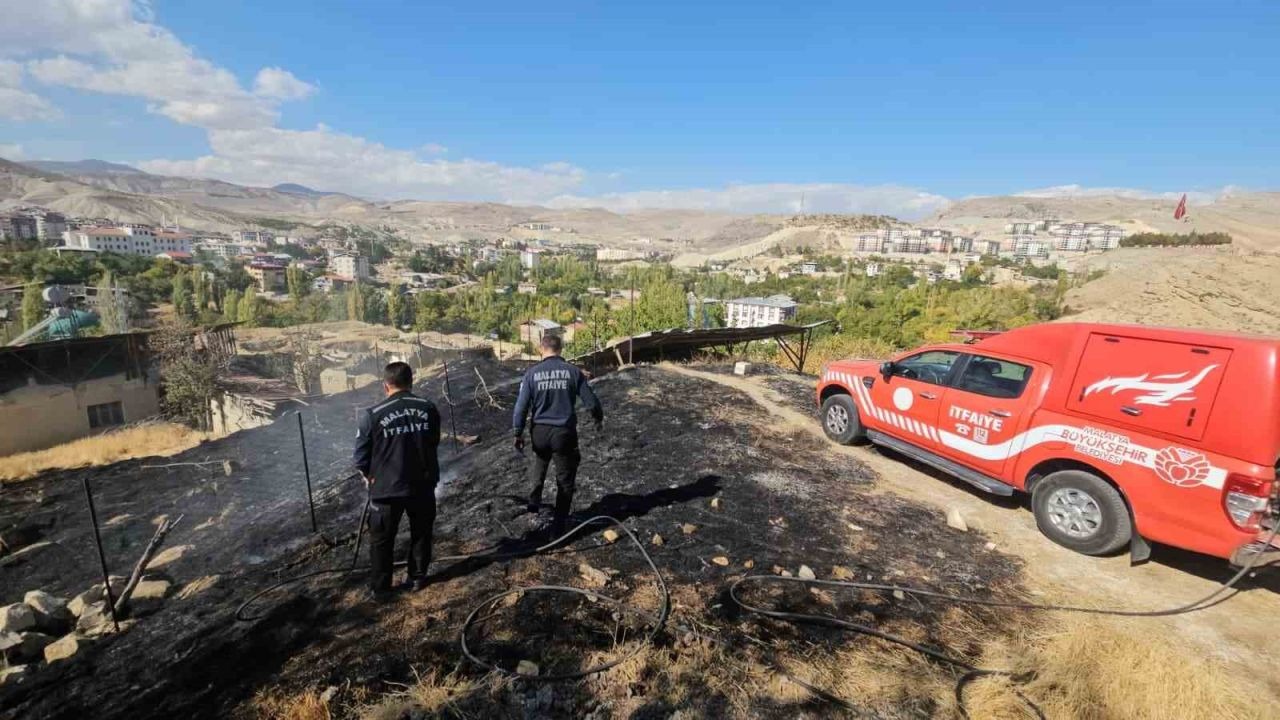 Anız yangını büyümeden söndürüldü