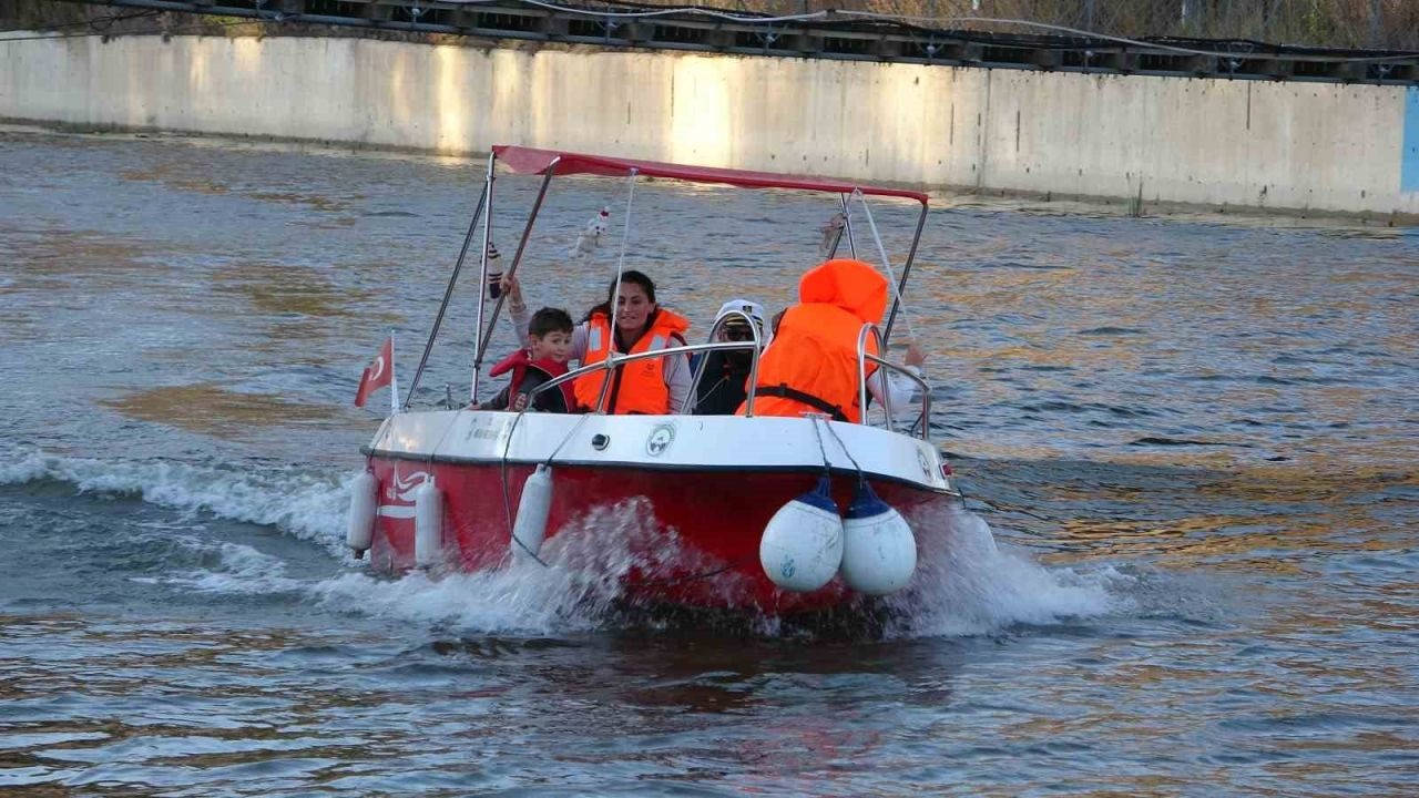 Ardahan Kura Nehri’nde tekne heyecanı