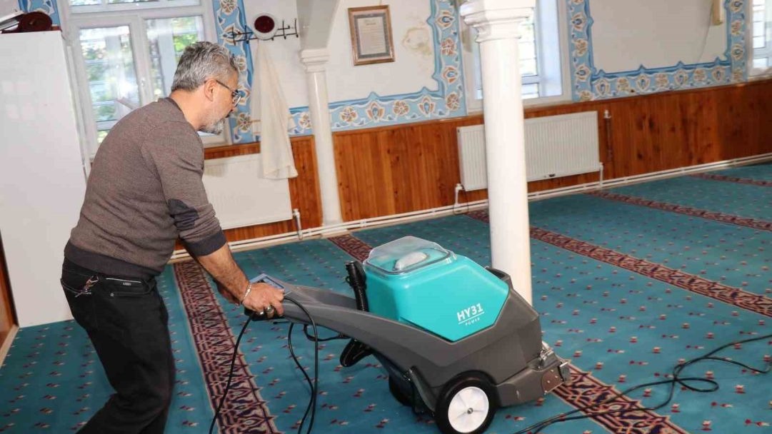 Belediyeden camilere örnek hizmet