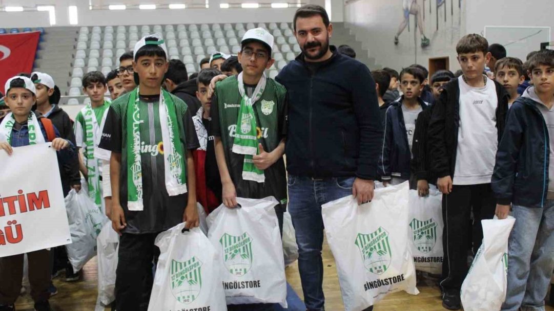 Bingöl’de 750 öğrenciye forma desteği