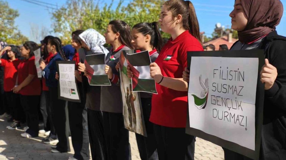 Bitlis Ahlat’ta öğrenciler zulme sessiz kalmadı