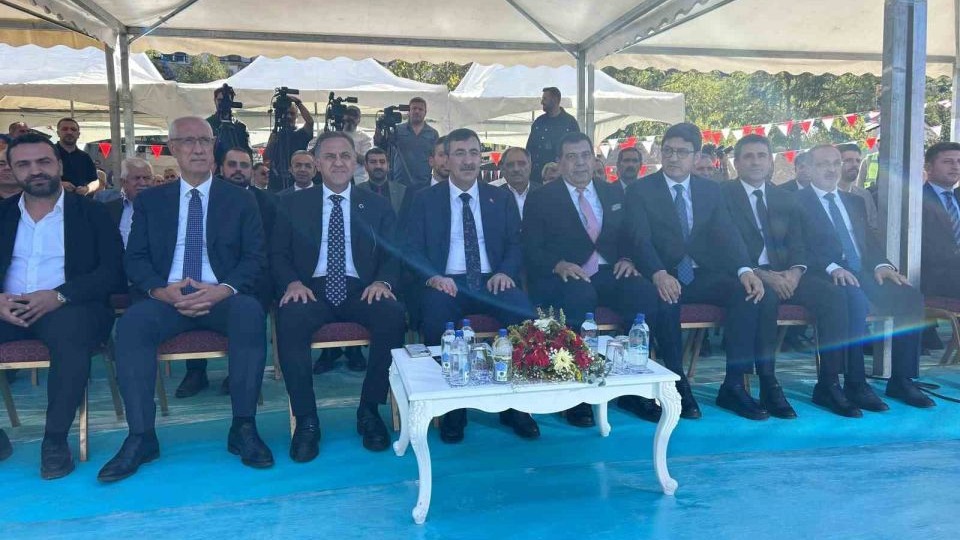 Cumhurbaşkanı Yardımcısı Yılmaz, Bingölde açılış ve temel atma törenine katıldı