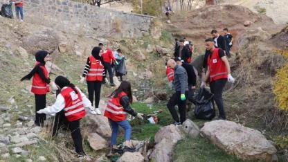 Doğubayazıt’ta İshak Paşa Sarayı Çevresinde Çevre Temizliği Etkinliği