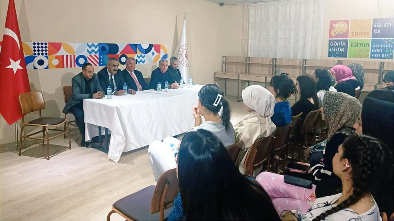 Eleşkirt’te Öğrencilerle Verimli İletişim Toplantısı Yapıldı