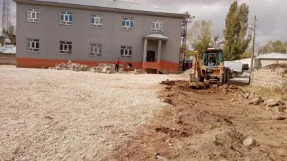 Erciş Belediyesi Ekipleri Karlıyayla Mahallesinde