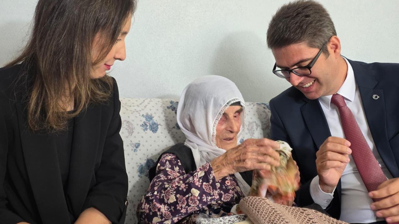 Erciş Kaymakamı Murat Karaloğlu’ndan Yaşlılar Haftası’nda Anlamlı Ziyaret