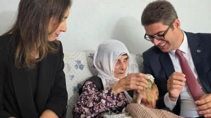 Erciş Kaymakamı Murat Karaloğlu’ndan Yaşlılar Haftası’nda Anlamlı Ziyaret