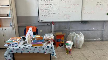 Ercişli Hayırseverden Öğrencilere Temizlik Malzemesi